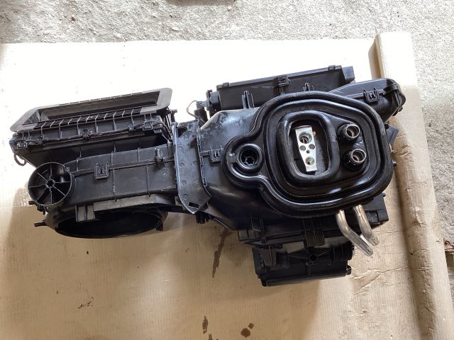 bontott VW PASSAT B8 Fűtés Box