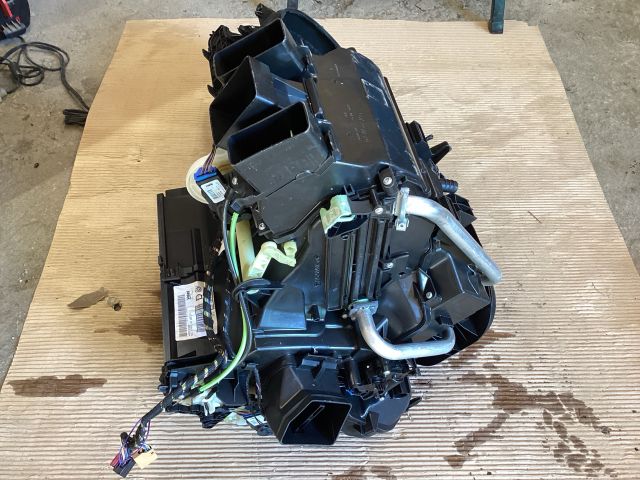 bontott VW PASSAT B8 Fűtés Box