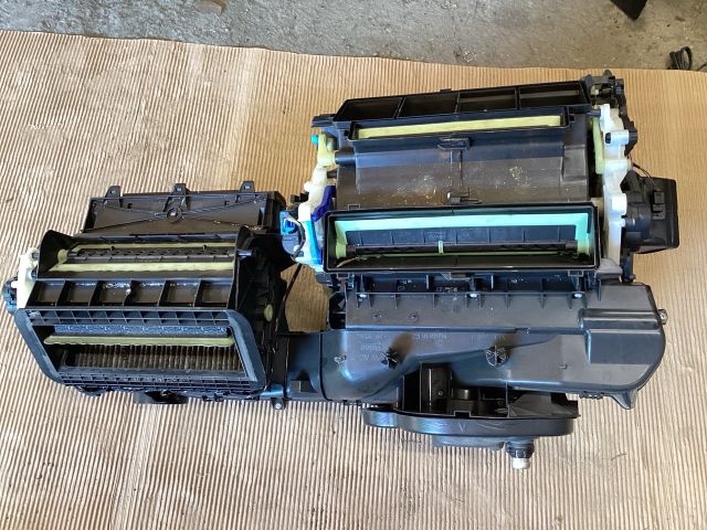 bontott VW PASSAT B8 Fűtés Box