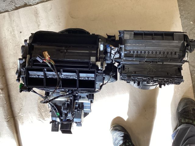 bontott VW PASSAT B8 Fűtés Box