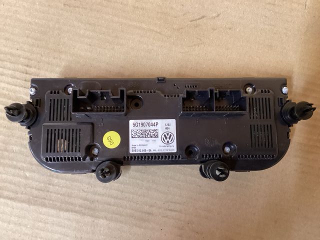 bontott VW PASSAT B8 Fűtéskapcsoló (digit klímás)