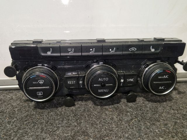 bontott VW PASSAT B8 Fűtéskapcsoló (digit klímás)