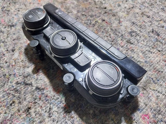 bontott VW PASSAT B8 Fűtéskapcsoló (digit klímás)