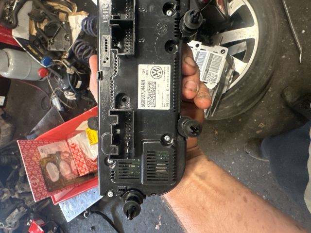 bontott VW PASSAT B8 Fűtéskapcsoló (digit klímás)