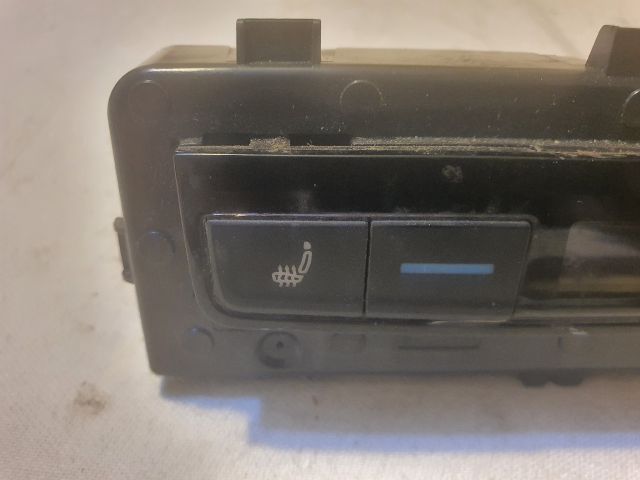 bontott VW PASSAT B8 Fűtéskapcsoló (digit klímás)