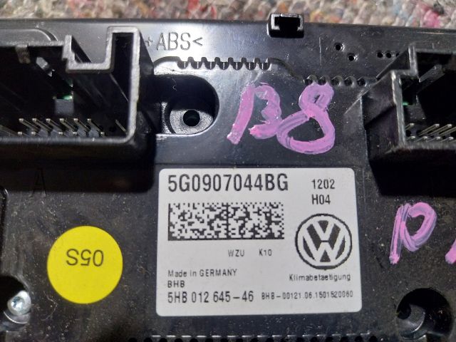 bontott VW PASSAT B8 Fűtéskapcsoló (digit klímás)