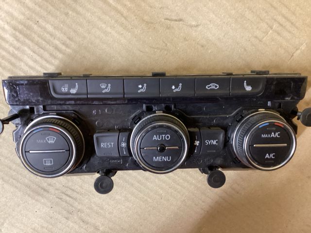 bontott VW PASSAT B8 Fűtéskapcsoló (digit klímás)