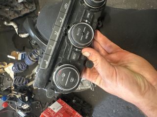 bontott VW PASSAT B8 Fűtéskapcsoló (digit klímás)