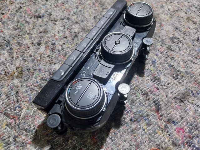 bontott VW PASSAT B8 Fűtéskapcsoló (digit klímás)