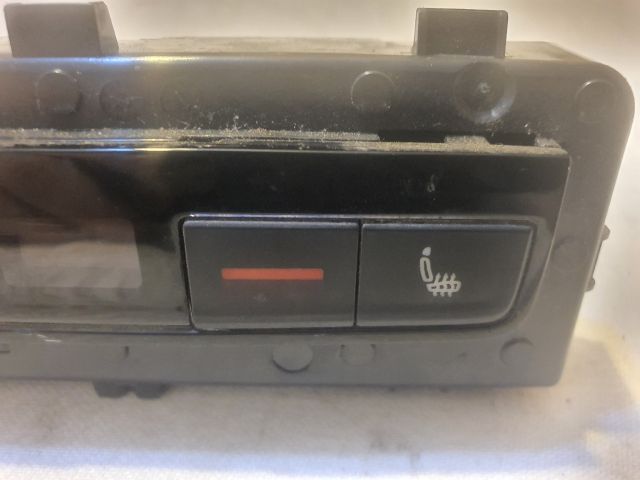 bontott VW PASSAT B8 Fűtéskapcsoló (digit klímás)