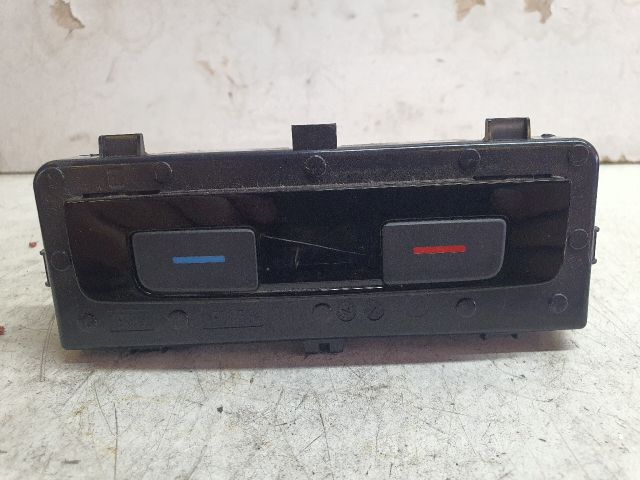 bontott VW PASSAT B8 Fűtéskapcsoló (digit klímás)