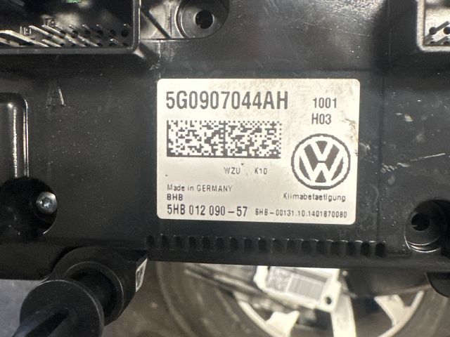 bontott VW PASSAT B8 Fűtéskapcsoló (digit klímás)
