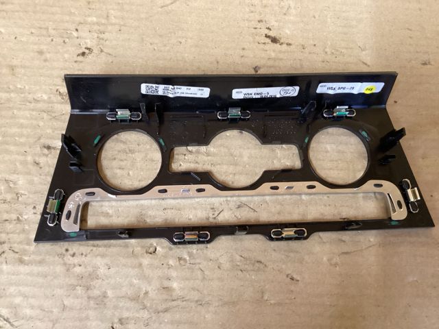 bontott VW PASSAT B8 Fűtéskapcsoló Keret