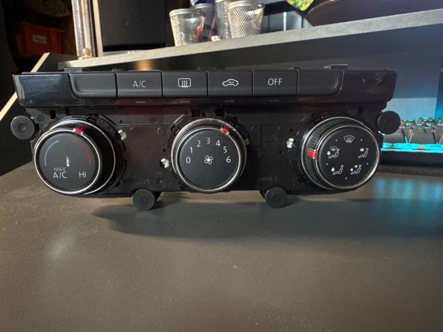 bontott VW PASSAT B8 Fűtéskapcsoló (manuális klímás)