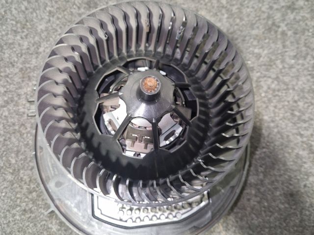 bontott VW PASSAT B8 Fűtőmotor (Klímás)