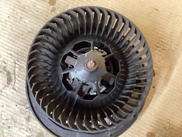 bontott VW PASSAT B8 Fűtőmotor (Klímás)