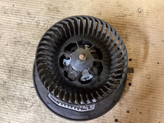 bontott VW PASSAT B8 Fűtőmotor (Klímás)