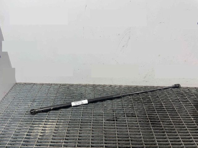 bontott VW PASSAT B8 Gázrugós Kitámasztó Teleszkóp Motorháztető