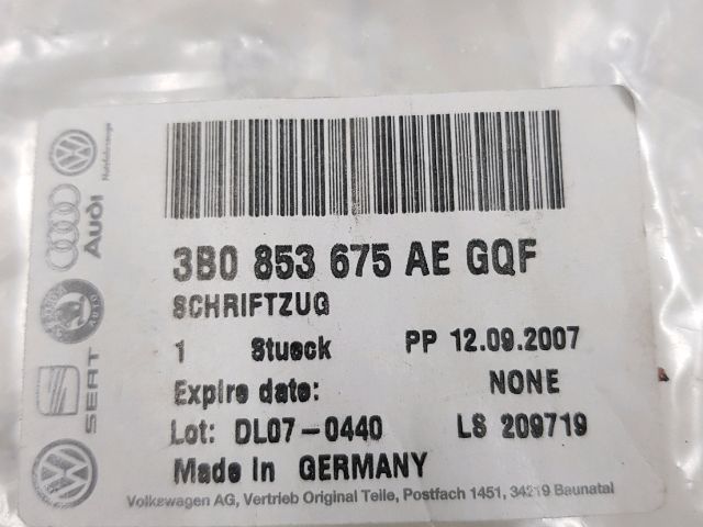 bontott VW PASSAT B8 Hátsó Embléma