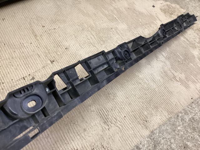 bontott VW PASSAT B8 Hátsó középső Lökhárító Tartó (Műanyag)