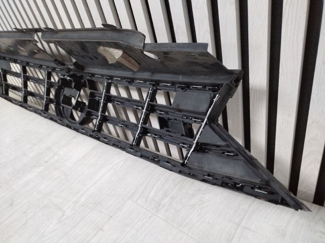 bontott VW PASSAT B8 Hűtőrács