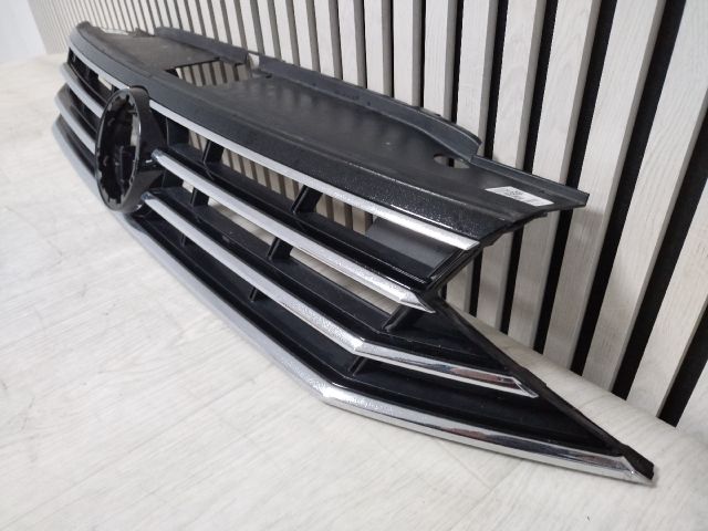 bontott VW PASSAT B8 Hűtőrács