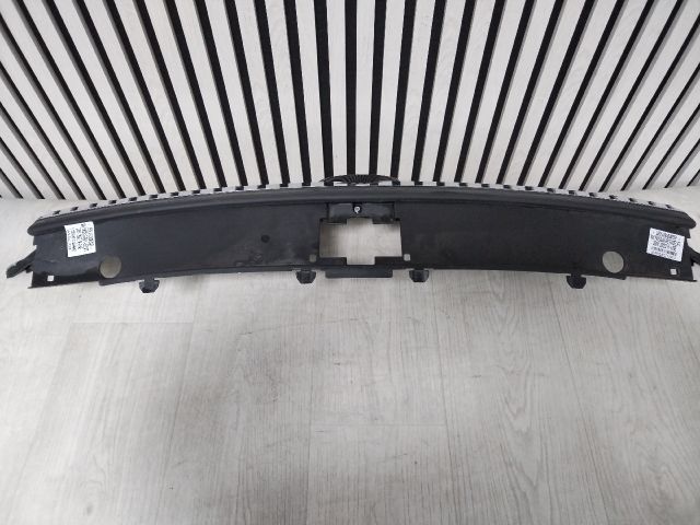 bontott VW PASSAT B8 Hűtőrács