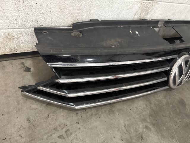 bontott VW PASSAT B8 Hűtőrács