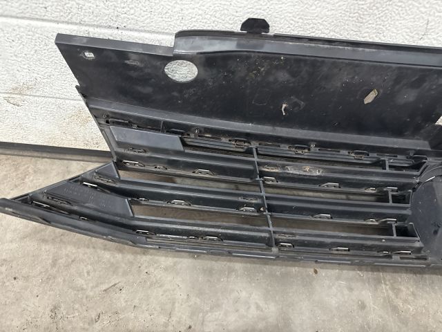bontott VW PASSAT B8 Hűtőrács