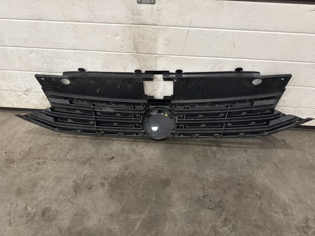 bontott VW PASSAT B8 Hűtőrács