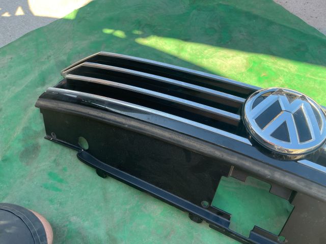 bontott VW PASSAT B8 Hűtőrács