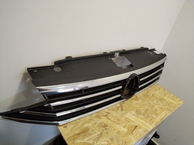 bontott VW PASSAT B8 Hűtőrács