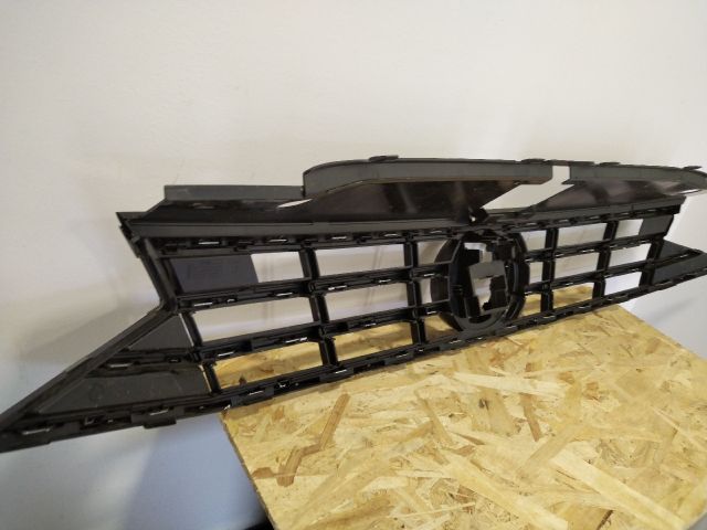 bontott VW PASSAT B8 Hűtőrács