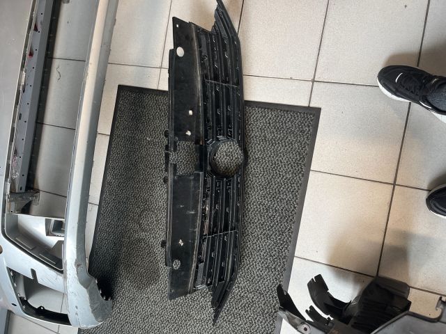 bontott VW PASSAT B8 Hűtőrács