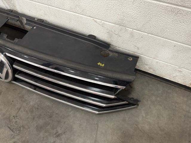 bontott VW PASSAT B8 Hűtőrács