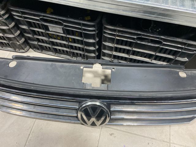 bontott VW PASSAT B8 Hűtőrács