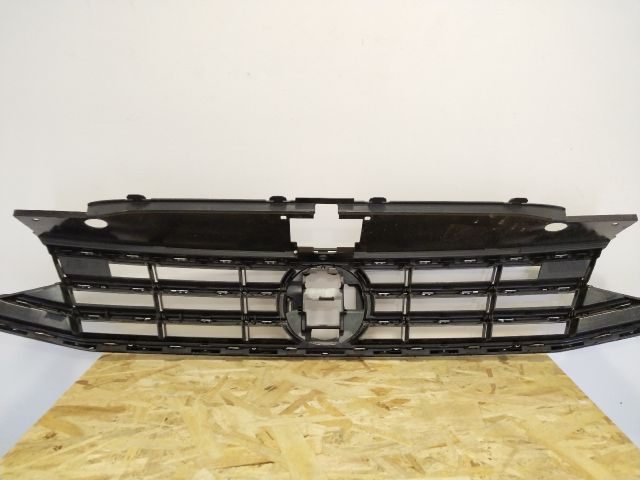 bontott VW PASSAT B8 Hűtőrács