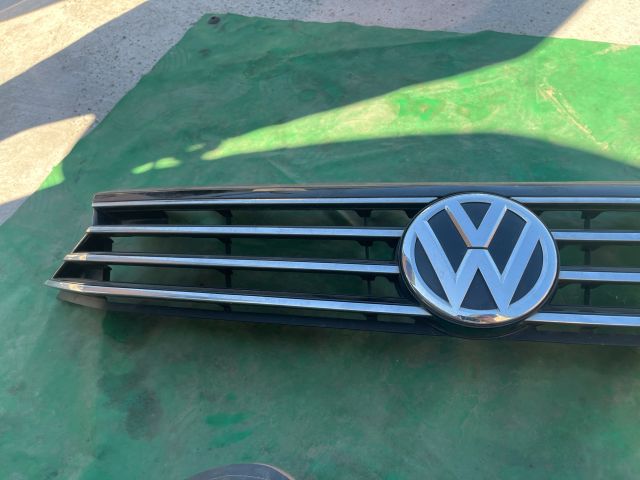 bontott VW PASSAT B8 Hűtőrács
