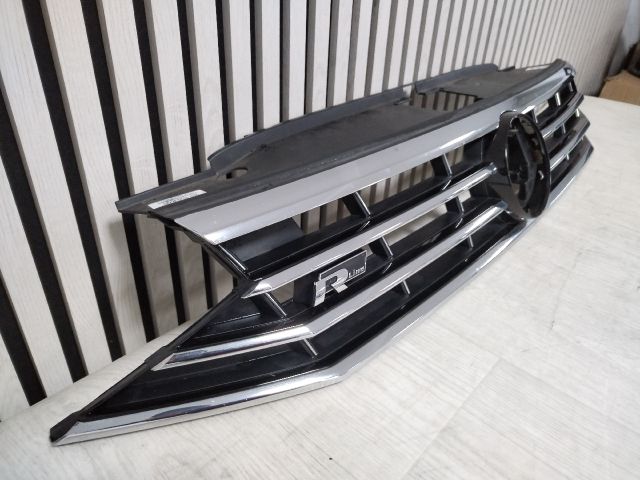 bontott VW PASSAT B8 Hűtőrács