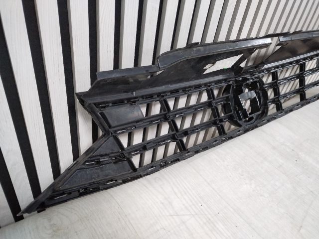 bontott VW PASSAT B8 Hűtőrács