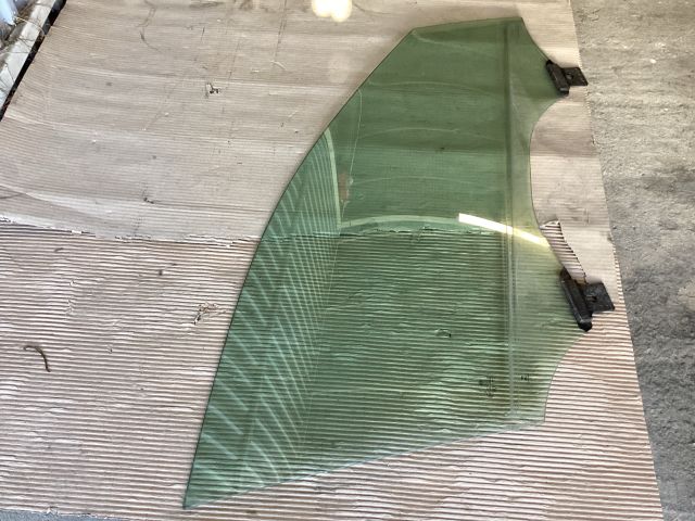 bontott VW PASSAT B8 Jobb első Ablak