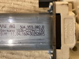 bontott VW PASSAT B8 Jobb első Ablakemelő Motor