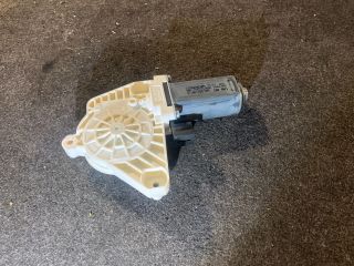bontott VW PASSAT B8 Jobb első Ablakemelő Motor