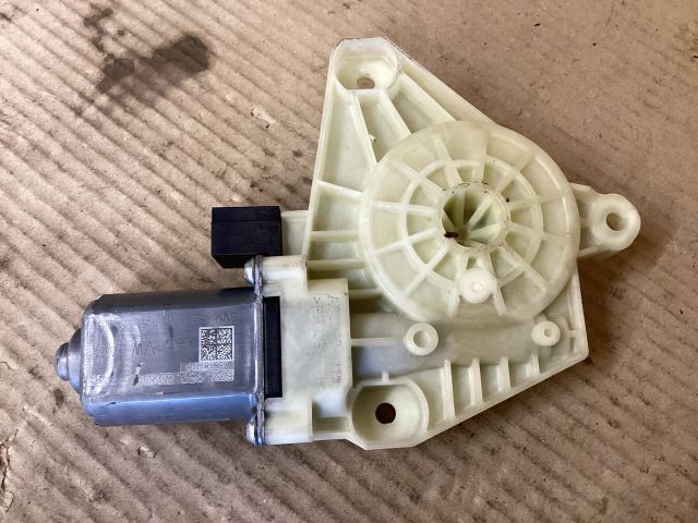 bontott VW PASSAT B8 Jobb első Ablakemelő Motor
