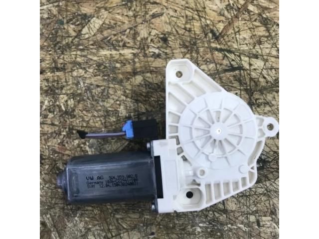 bontott VW PASSAT B8 Jobb első Ablakemelő Motor