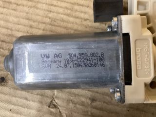 bontott VW PASSAT B8 Jobb első Ablakemelő Motor
