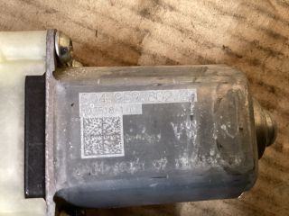 bontott VW PASSAT B8 Jobb első Ablakemelő Motor