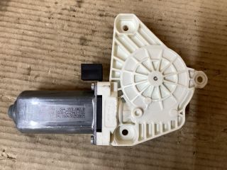 bontott VW PASSAT B8 Jobb első Ablakemelő Motor