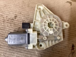 bontott VW PASSAT B8 Jobb első Ablakemelő Motor