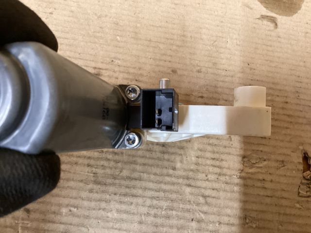 bontott VW PASSAT B8 Jobb első Ablakemelő Motor